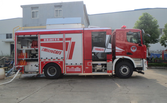 AP40型壓縮空氣泡沫消防車 AP40型壓縮空氣泡沫消防車