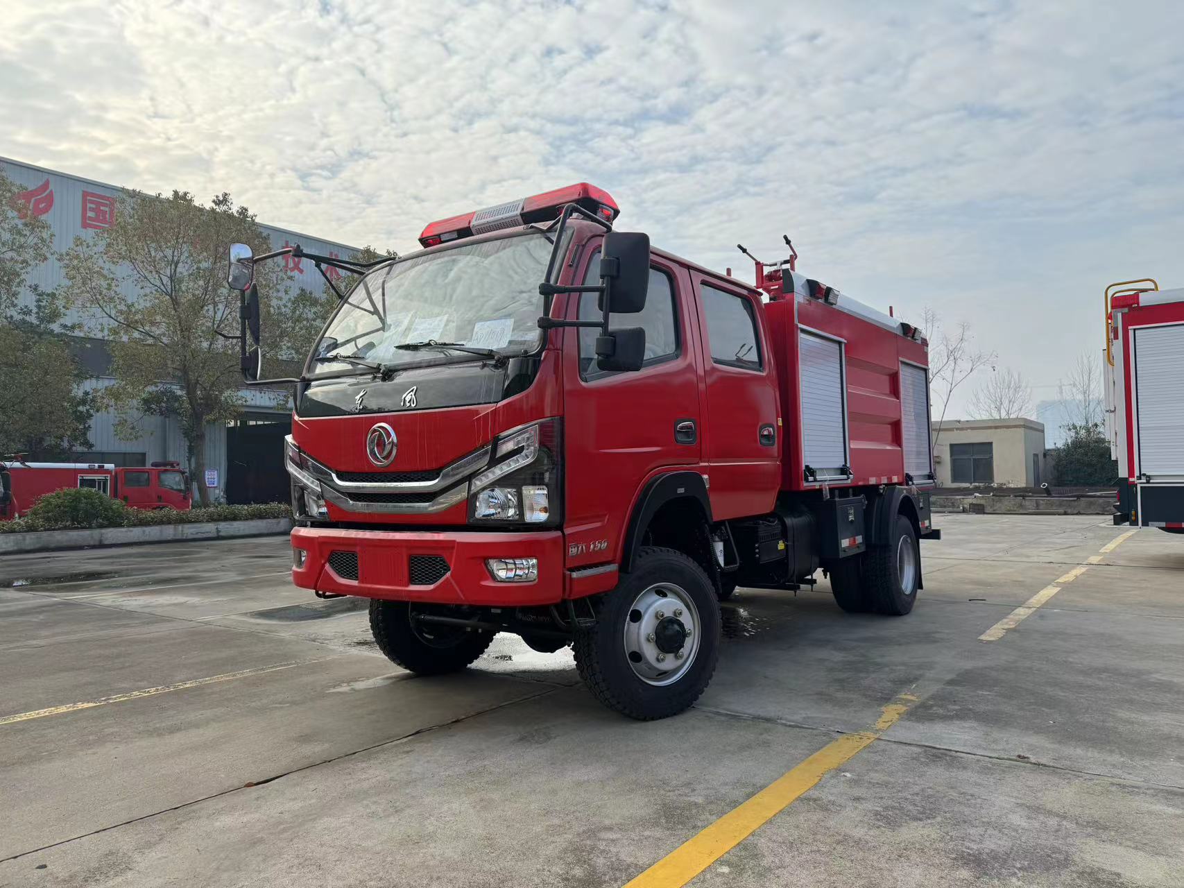 湖北江南專用特種汽車有限公司東風4驅(qū)消防車群發(fā)四川 湖北江南專用特種汽車有限公司東風4驅(qū)消防車群發(fā)四川